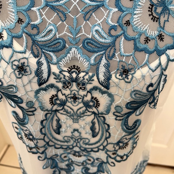 White mesh top with ocean embroidery. - Picture 7 of 9